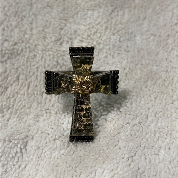 Accessories - Gold Cross ring. Size 8